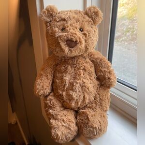 Medium Bartholomew Bear Jellycat (bum tags only)